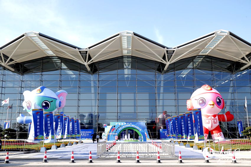 �ڶ��ü��܏�(qi��ng)��Փ������ԭ���H��չ�����e�k������W(w��ng)ӛ�� ��־�h(yu��n)�z